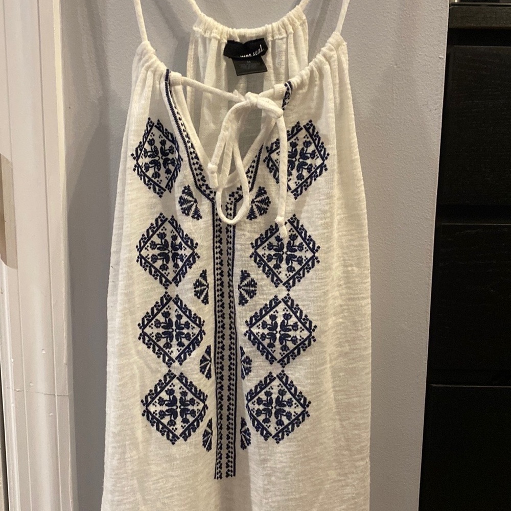 Wet Seal Medium white tank top with blue designs